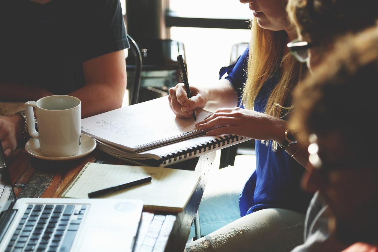 7 differences between an interim manager and an employee